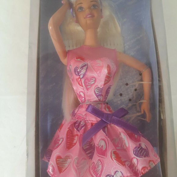 Mattel Valentine Barbie Special Edition New In Box - Picture 3 of 10